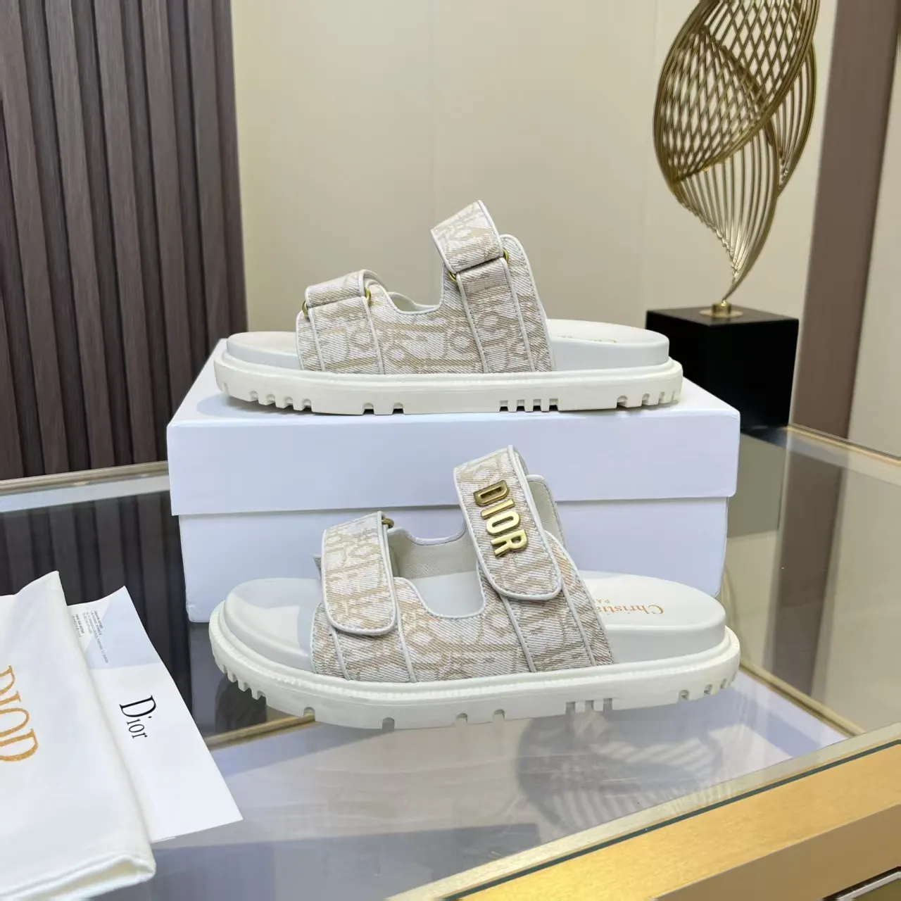 👟👟Ex-factory price 480👟👟 Dior classic popular sandals Step into the fashion territory of Dior slippers and encounter the ultimate fusion of elegance and comfort. The upper is engraved with the Christian Dior Paris logo using exquisite embroidery technology. The delicate stitching tells the brand's profound heritage and is fully recognizable.   Made of high-quality materials, it feels soft and fits your feet, as if it is a gentle care tailor-made for your feet. The sole is carefully designed and engraved with Christian Dior's lucky star symbol. It is not only a beautiful embellishment, but also provides reliable grip, making every step steady and secure.   It has a simple design and is easy to put on and take off. Whether it is a lazy weekend or a pleasant vacation, it can be easily adapted. Whether paired with casual shorts, casual jeans, or an elegant dress, Dior slippers can instantly enhance the overall style and show a casual fashion attitude.   Dior slippers, in the name of fashion, inject luxurious charm into your life and accompany you with every step you take with confidence and elegance. Material: Fine genuine cowhide upper, outsole, TPR, non-slip and wear-resistant, code number: 35-41 (42 customized)